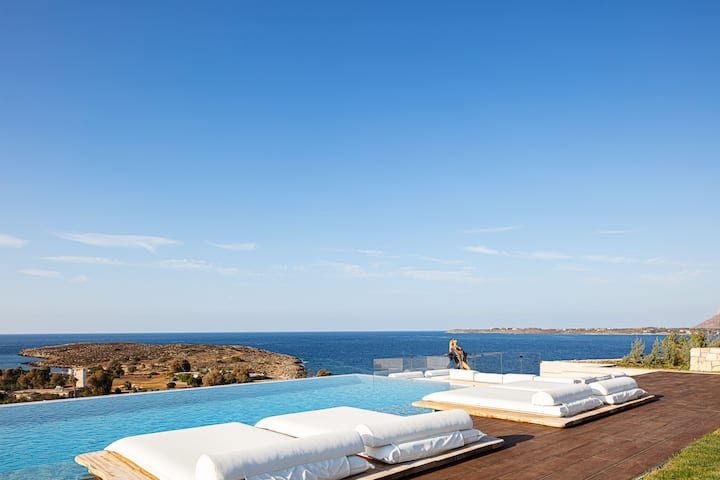 Infinity pool overlooking the sea